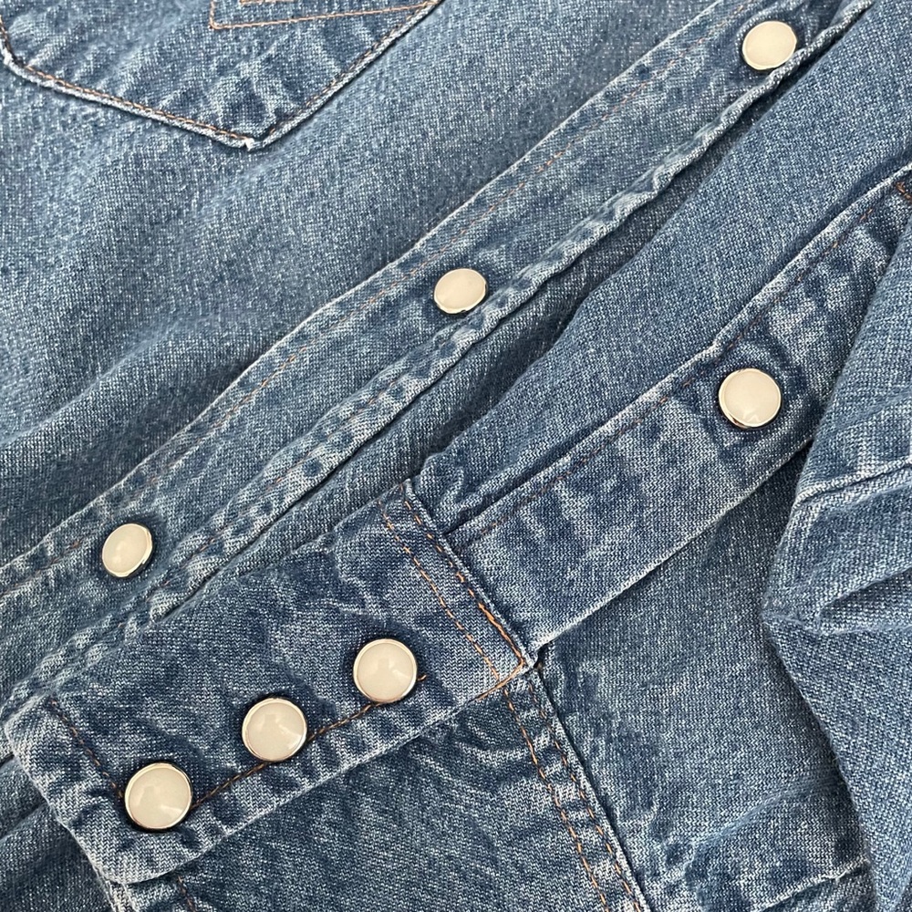 VINTAGE Wrangler denim button down shirt regular fit x-long tails size 1… - Picture 6 of 8